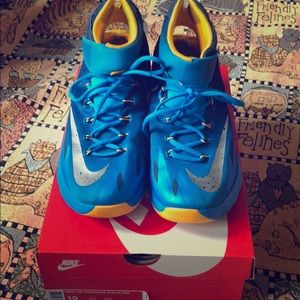 Blue Nike basketball shoes